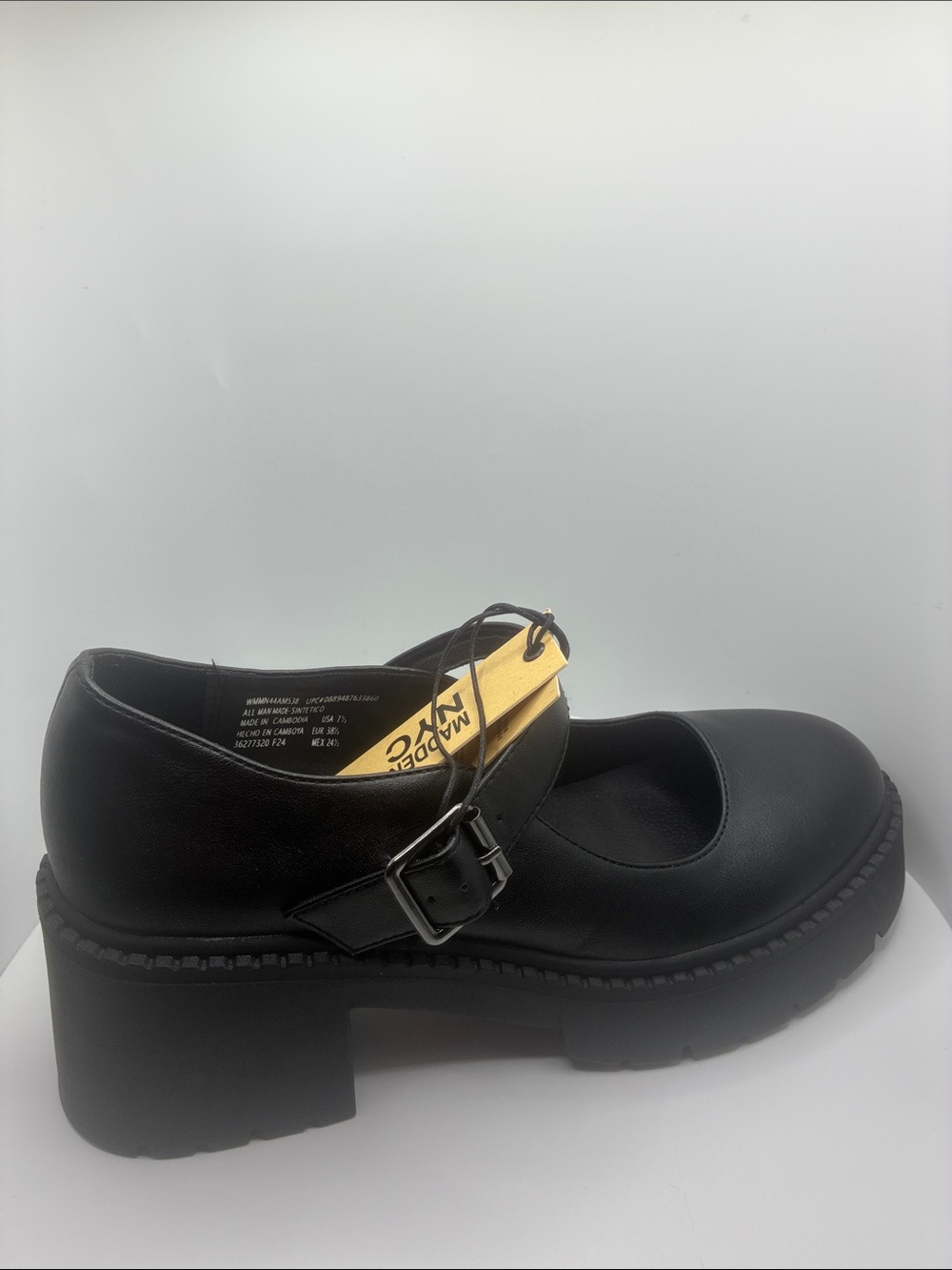 MADDEN N.Y.C  WOMENS MARY JANE STYLE SHOES / SIZE 7.5  FOAM TREATED INSOLE